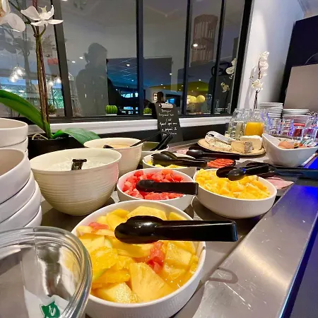 캉파닐 호텔 3*